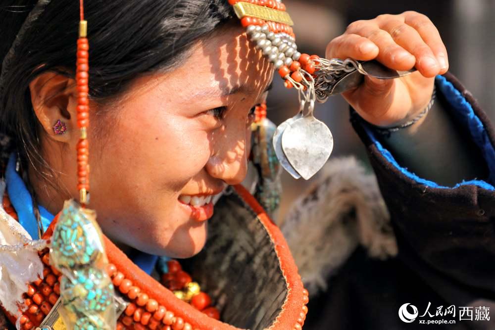 撩起“神秘面紗”。人民網(wǎng) 李海霞