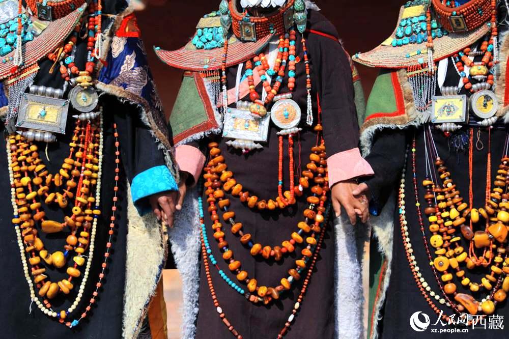 精美的“飛天服飾”。人民網(wǎng) 李海霞攝