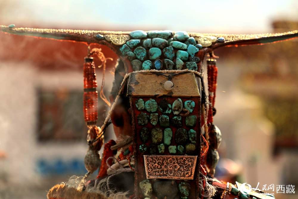 “飛天服飾”頭飾。人民網(wǎng) 李海霞攝