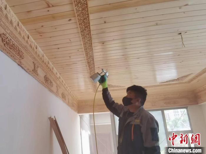 【十年@每一個(gè)奮斗的你】從壁畫學(xué)徒到藏式裝修“CEO”:西藏“Z世代”手繪創(chuàng)業(yè)夢(mèng)