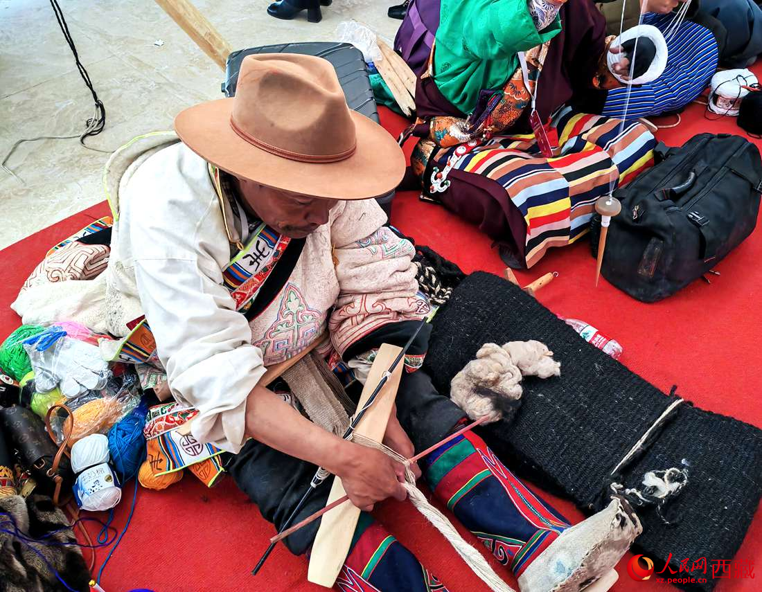 編織技能展示。人民網(wǎng) 李海霞攝