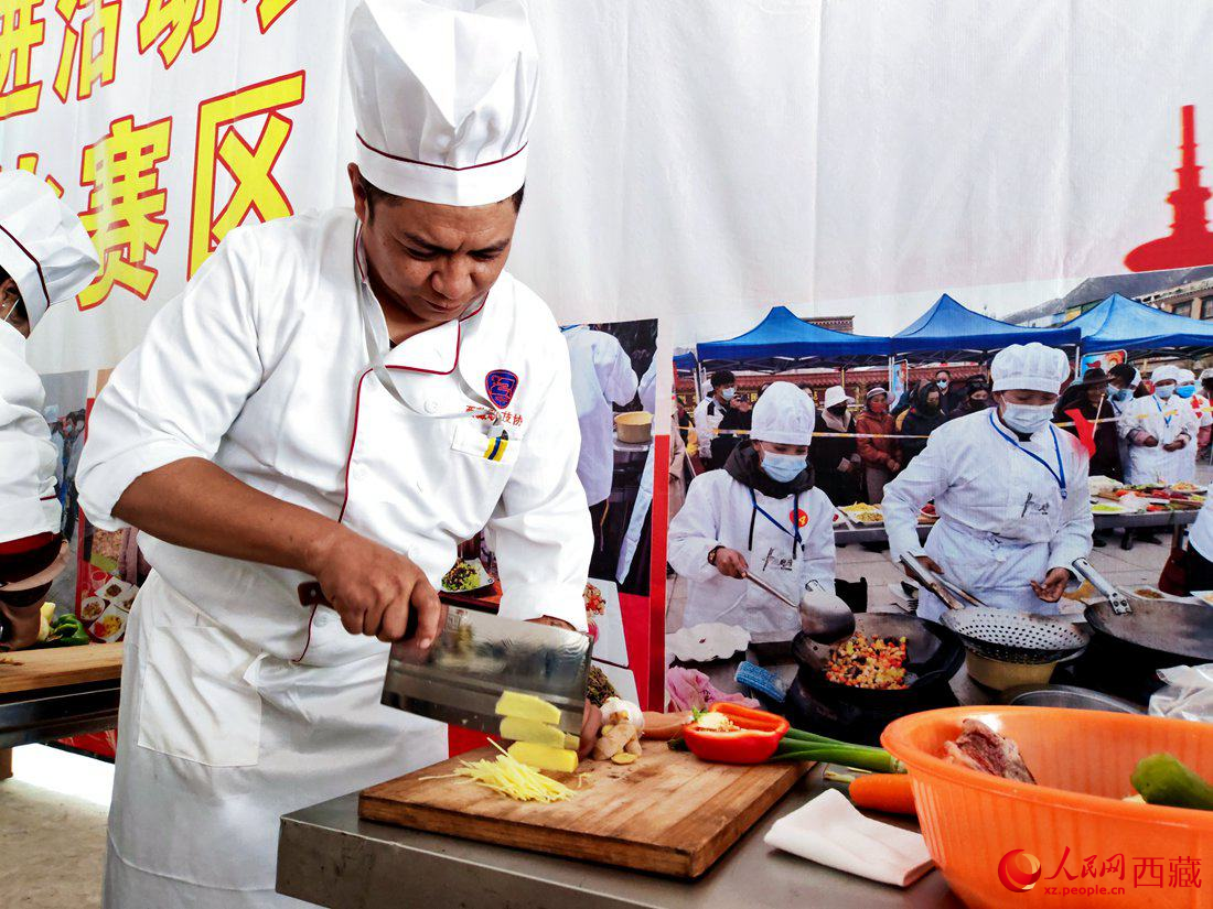 廚藝比拼現(xiàn)場。 人民網(wǎng) 李海霞攝