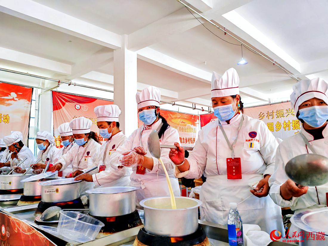 廚藝比拼。人民網(wǎng) 李海霞攝