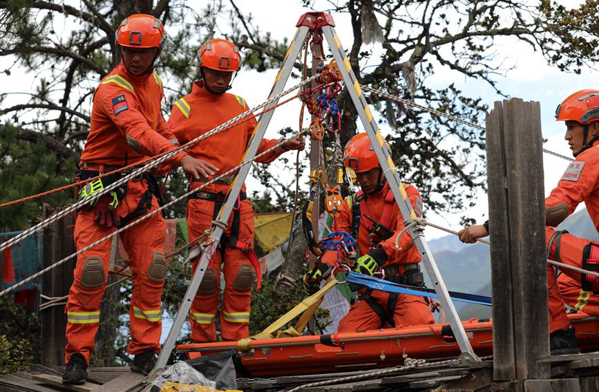 三腳架設置錨點。西繞拉翁攝