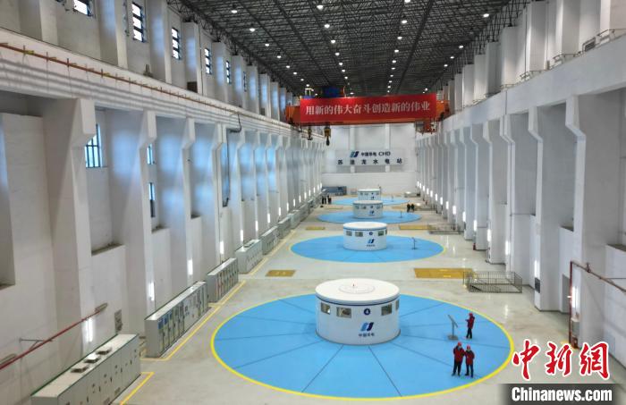 圖為水電站內(nèi)部?！⊥趵凇z