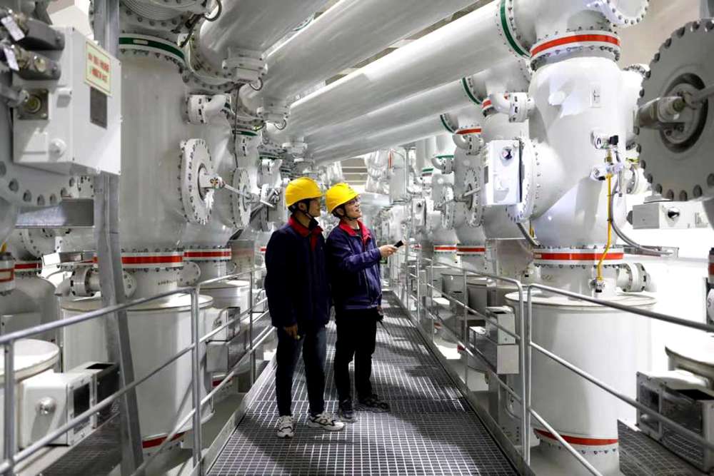 進(jìn)行日常檢查。吳雛音 攝