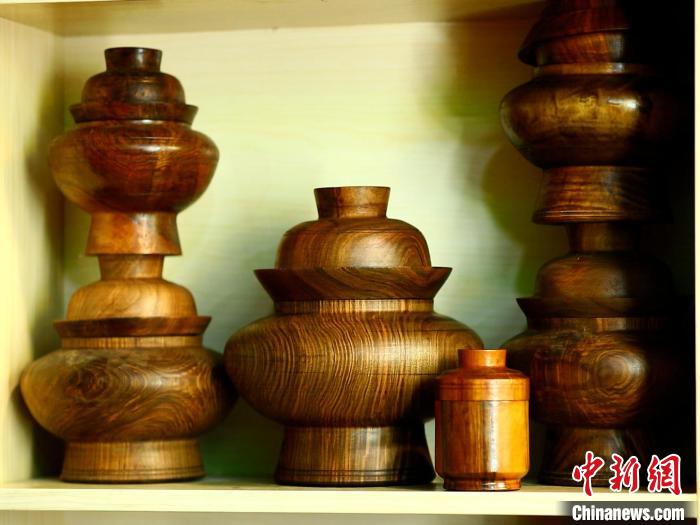 圖為各種木碗成品?！?鄧巴 　攝