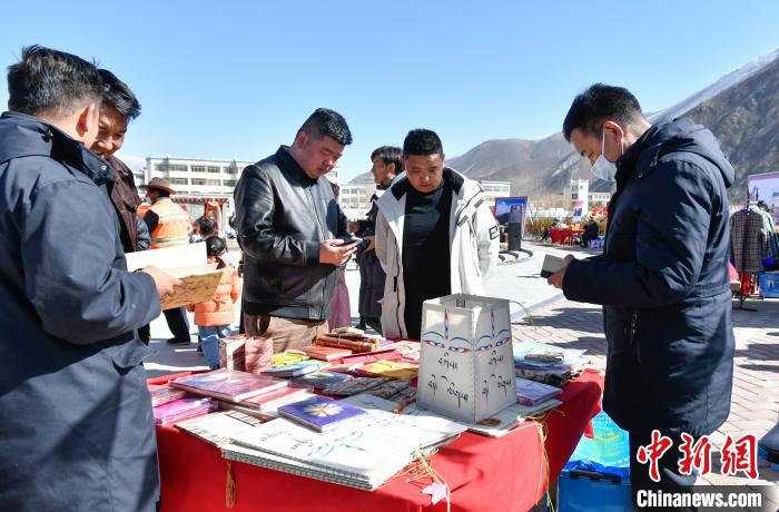 圖為展銷會現(xiàn)場?！∝暩聛硭?攝