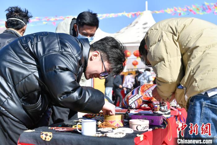 圖為展銷會現(xiàn)場?！∝暩聛硭?攝