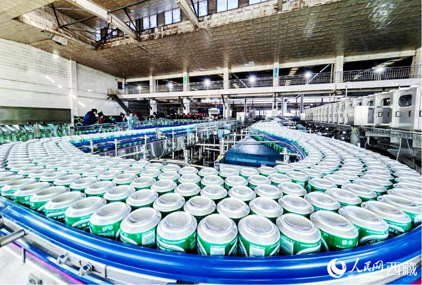 全新升級(jí)的生產(chǎn)線投入使用。人民網(wǎng) 李海霞攝