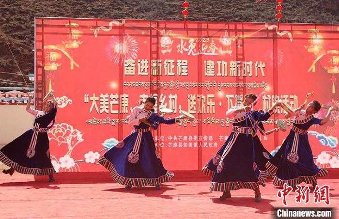 舞蹈《吉祥熱巴》?！∶⒖悼h委宣傳部供圖