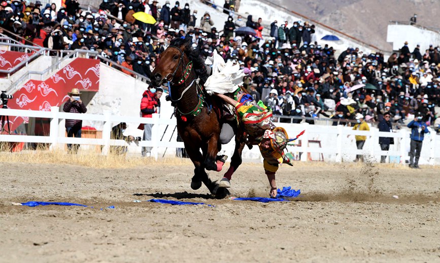 藏歷新年，精彩的馬術(shù)表演。潘多攝