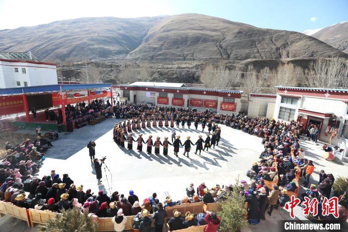 圖為匯報演出現(xiàn)場。　倫珠澤仁 攝