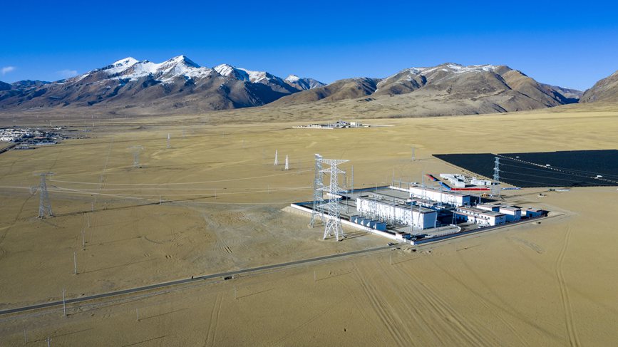位于海拔4700多米的阿里聯(lián)網(wǎng)工程霍爾變電站。