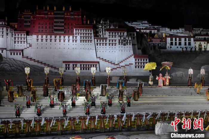 3月17日，西藏拉薩，《文成公主》大型史詩劇演出現(xiàn)場。　李林 攝