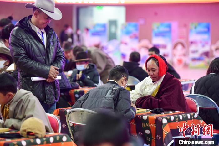 圖為比賽現(xiàn)場?！∝暩聛硭?攝