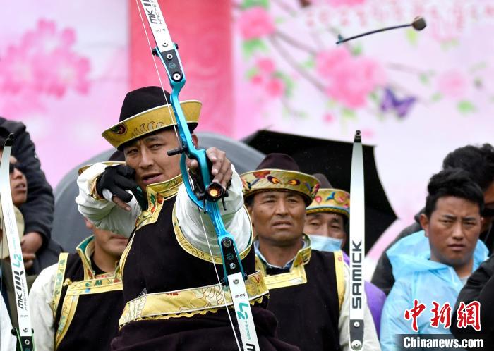 3月28日，選手參加響箭比賽?！±盍?攝