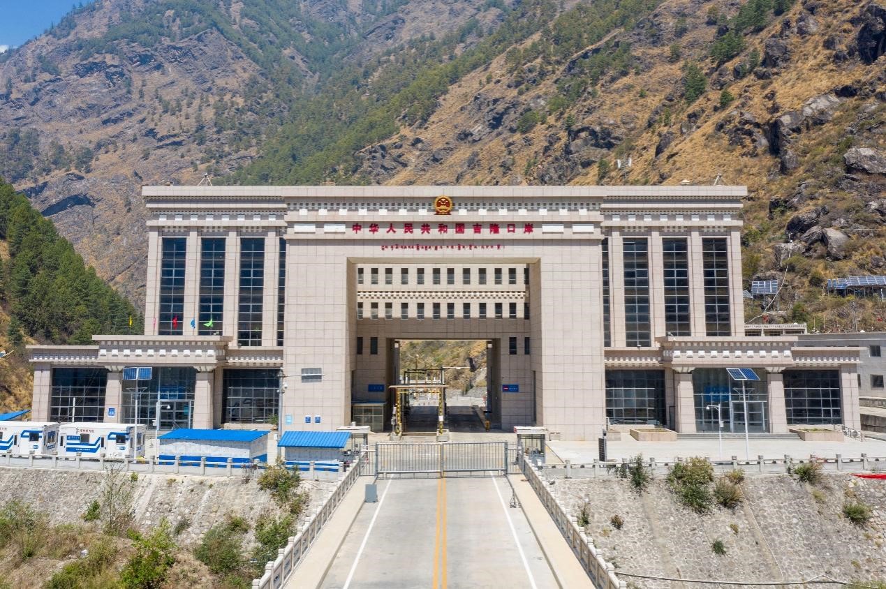 吉隆口岸航拍畫面。人民網(wǎng)記者 唐宋攝