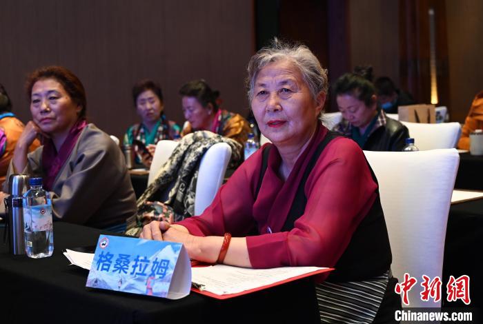 圖為西藏銀發(fā)旅游產(chǎn)品體驗團老年代表。　趙朗 攝