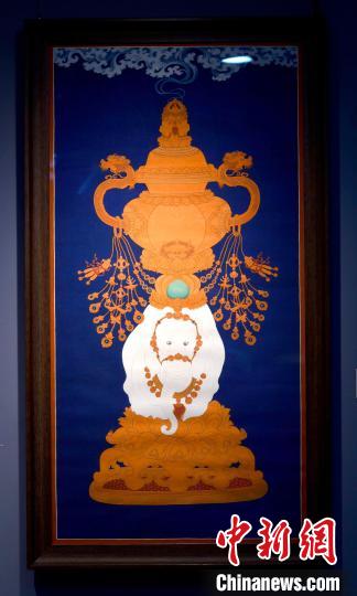 圖為5月16日，展覽中的新創(chuàng)唐卡作品《瑞象承香》。　李林 攝