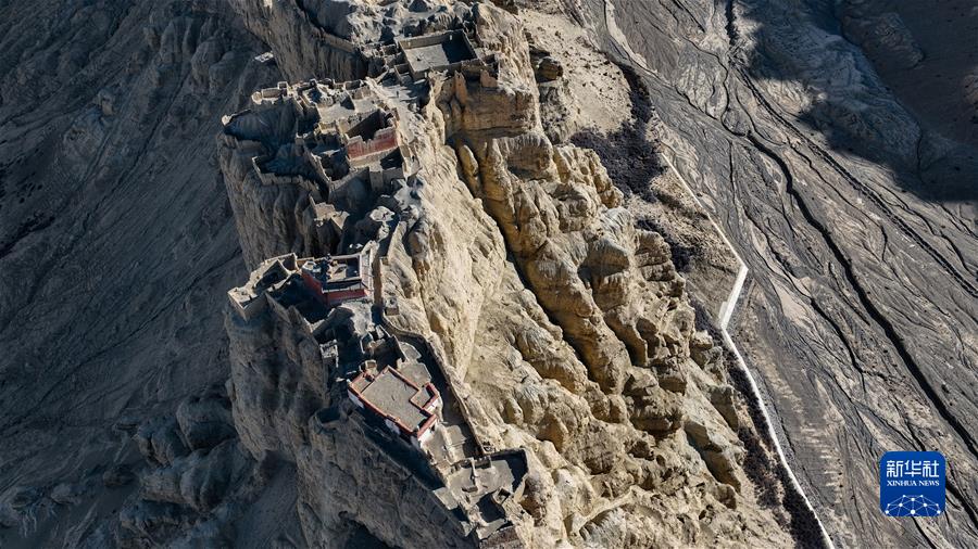 (新華全媒+)(8)國道之行 從雪山奔向大海丨古格落日