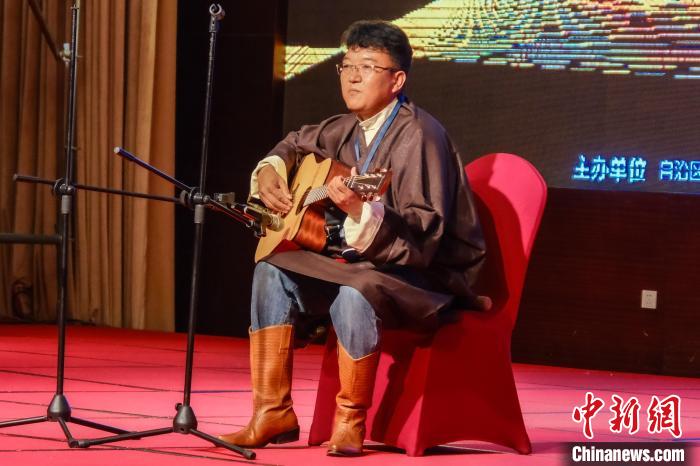 圖為選手進行才藝展示?！∥鞑刈灾螀^(qū)旅發(fā)廳供圖