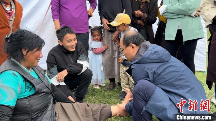 醫(yī)療團(tuán)隊(duì)奔赴西藏，義診活動(dòng)“點(diǎn)亮”偏遠(yuǎn)地區(qū)希望之光