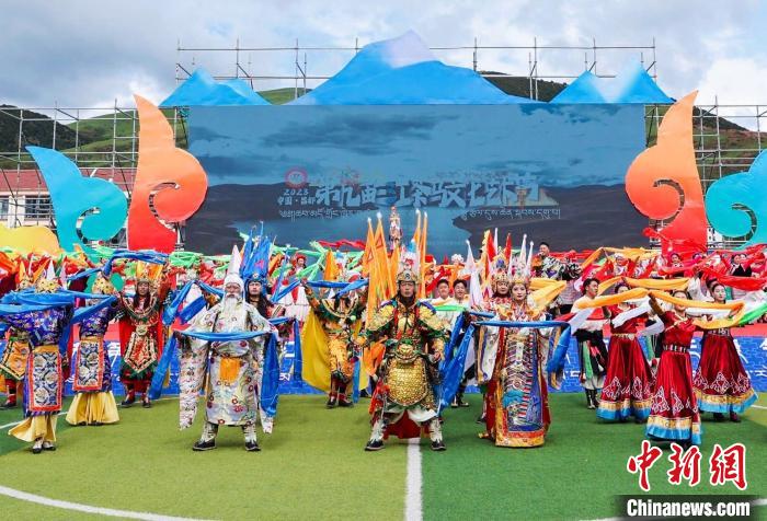 圖為西藏昌都市第九屆三江茶馬文化藝術(shù)節(jié)(芒康會場)開幕式現(xiàn)場?！〔际忻⒖悼h委宣傳部供圖
