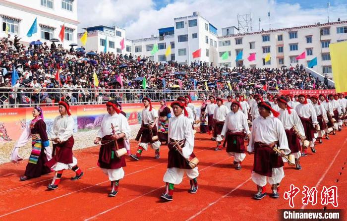圖為西藏昌都市第九屆三江茶馬文化藝術(shù)節(jié)(芒康會場)開幕式現(xiàn)場?！〔际忻⒖悼h委宣傳部供圖