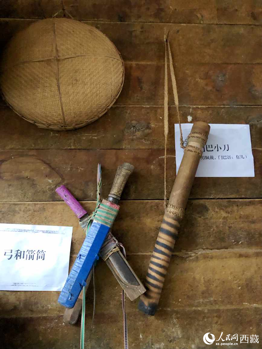 當(dāng)?shù)鬲?dú)具特色的藤竹工藝品。