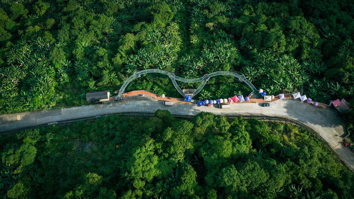 無(wú)人機(jī)航拍墨脫縣果果塘大拐彎觀景臺(tái)。人民網(wǎng)記者 次仁羅布攝