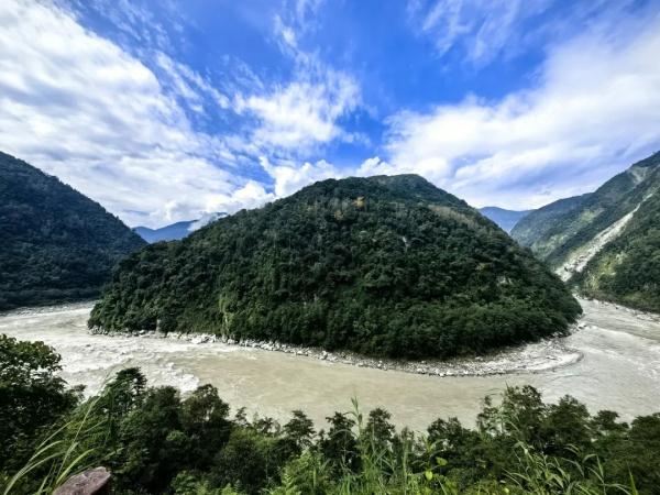 幾代建設(shè)者，歷經(jīng)半個多世紀(jì)完成！這是一條怎樣的公路？