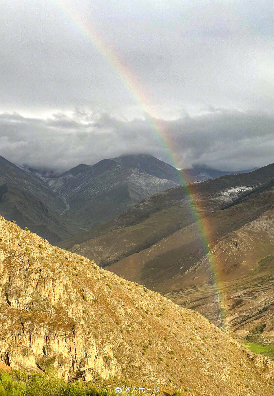 接好運(yùn)！青藏高原現(xiàn)巨大彩虹橋