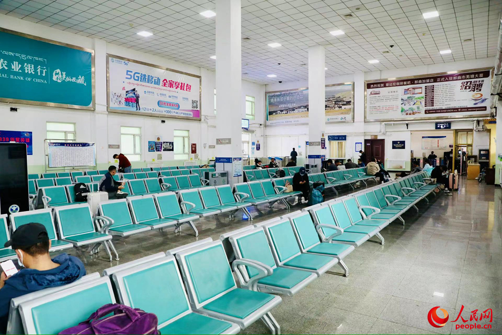 火車站內(nèi)景。人民網(wǎng)記者 次仁羅布攝