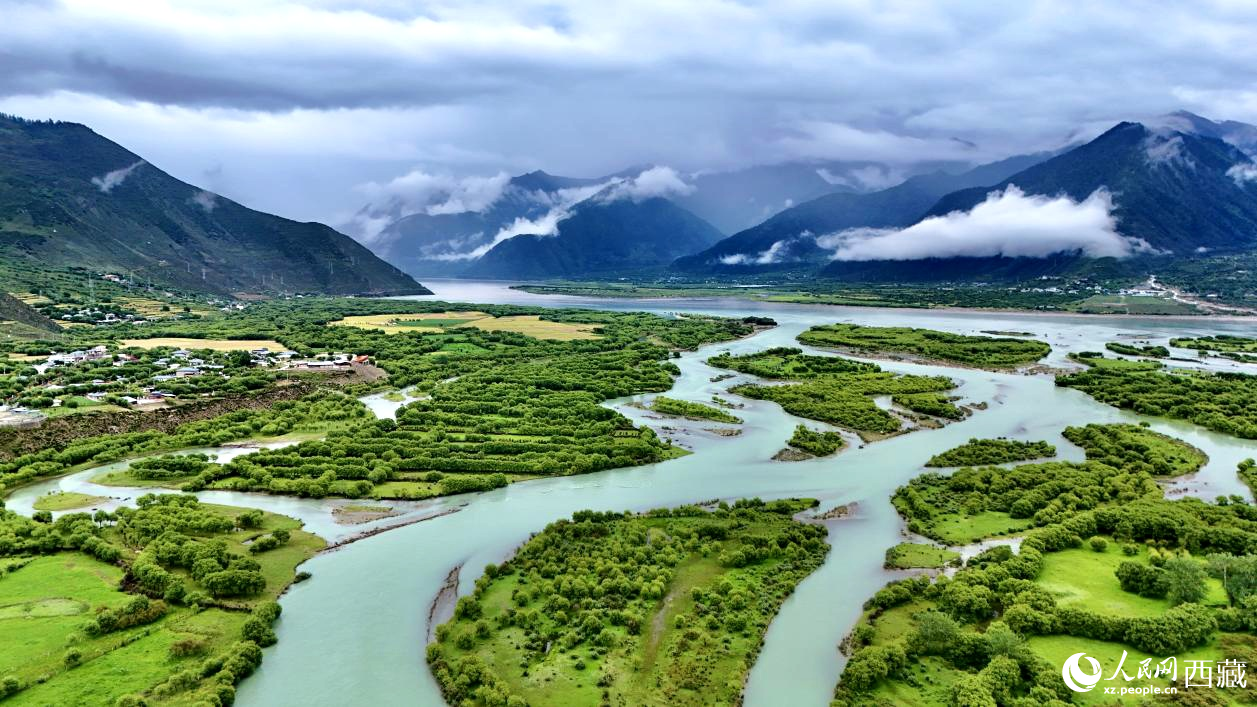 西藏林芝市雅尼國(guó)家濕地公園風(fēng)景如畫(huà)。
