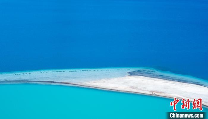 圖為山南羊卓雍錯(cuò)?！『闻罾?攝