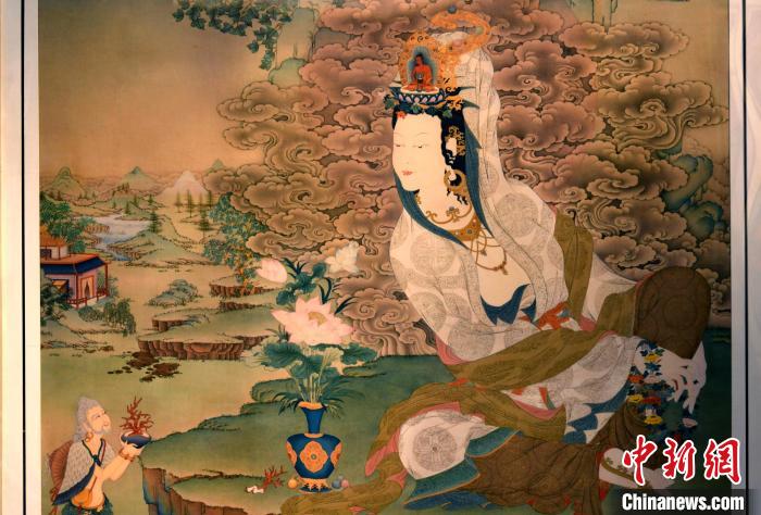 圖為5月16日，展覽中新創(chuàng)唐卡作品《靜息觀音》(局部)?！±盍?攝
