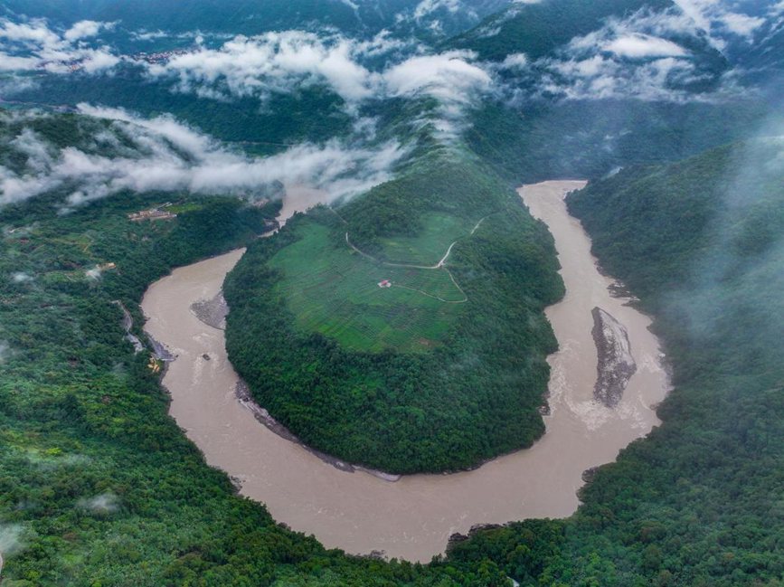 雅魯藏布江果果塘大拐彎。張澤坤攝