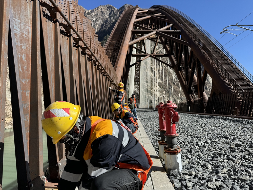 螺栓檢查。馬生明攝
